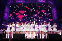 =LOVE「WINTER TOUR『You all are "My ideal"』」東京・日本武道館公演の様子。（写真提供：代々木アニメーション学院）