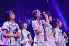 =LOVE「WINTER TOUR『You all are "My ideal"』」東京・日本武道館公演の様子。（写真提供：代々木アニメーション学院）