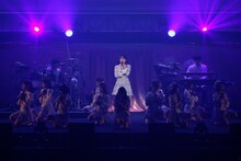 =LOVE「WINTER TOUR『You all are "My ideal"』」東京・日本武道館公演の様子。（写真提供：代々木アニメーション学院）