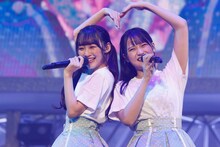 左から音嶋莉沙、高松瞳。（写真提供：代々木アニメーション学院）