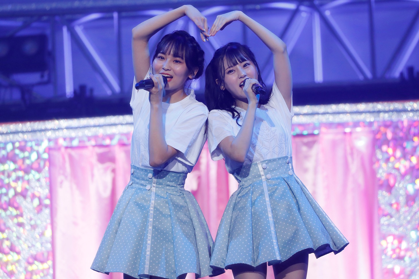 左から大場花菜、齊藤なぎさ。（写真提供：代々木アニメーション学院）