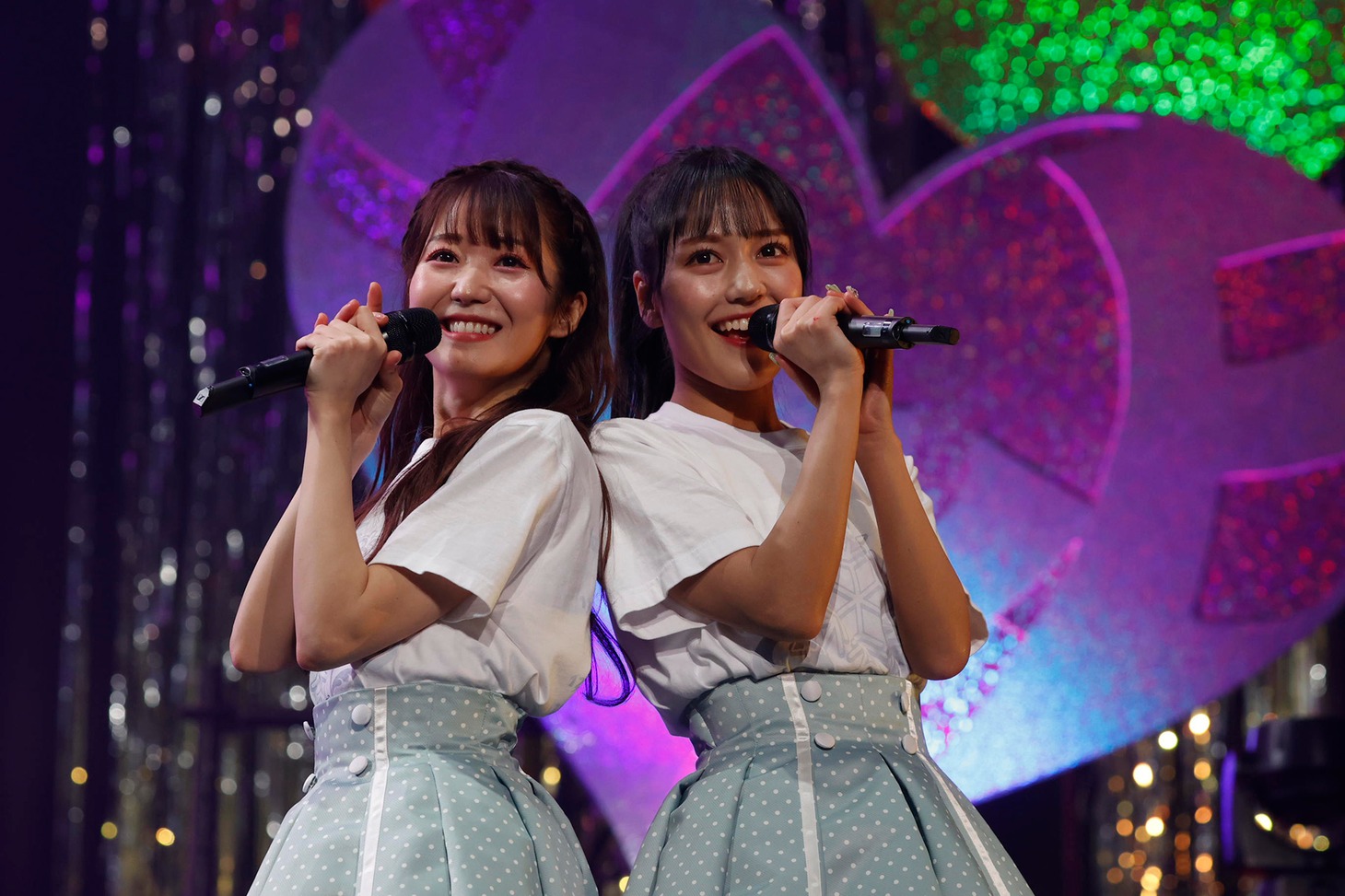 左から大谷映美里、諸橋沙夏。（写真提供：代々木アニメーション学院）