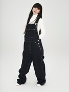 「Levi's RED」のコレクションを着用したかしゆか。