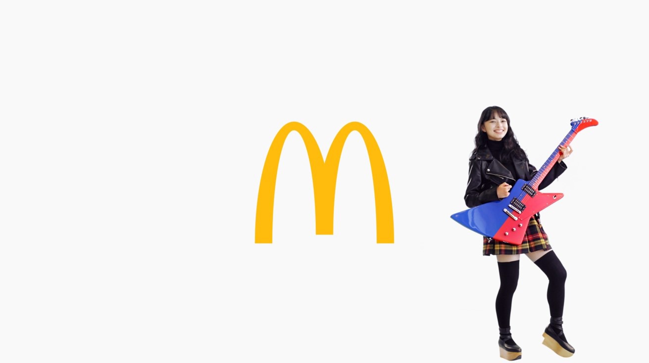 「マックフルーリー」テレビCM「どっちも、いっちゃう!?」編のワンシーン。