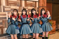 左から尾木波菜、蟹沢萌子、河口夏音、川中子奈月心。