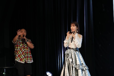 「柏木由紀 重大発表記者会見」よりクロちゃん、柏木由紀。