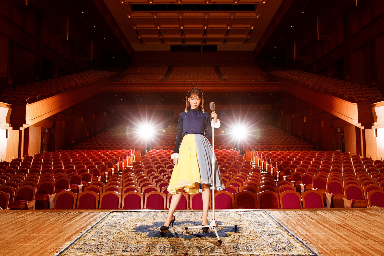 柏木由紀の新アーティスト写真。