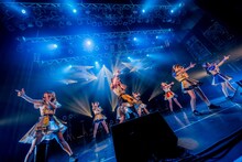 煌めき☆アンフォレントの新体制お披露目ツアー「新宇宙±ワープドライブII」初日公演の様子。（写真提供：日本コロムビア）
