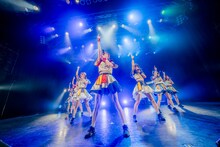 煌めき☆アンフォレントの新体制お披露目ツアー「新宇宙±ワープドライブII」初日公演の様子。（写真提供：日本コロムビア）
