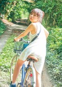 「齊藤京子1st写真集 とっておきの恋人」より。(撮影:岡本武志)