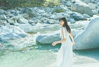 坂井仁香の1st写真集「First Love」より。（撮影：熊木優）