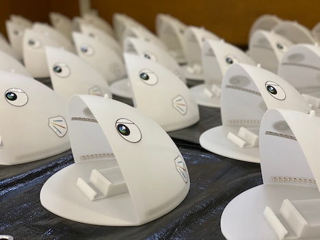 チョウチンアンコウ型のデバイス「Immersive Online Live System」。