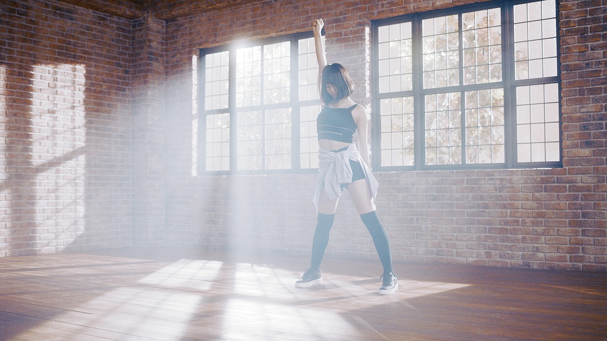 「Superhero (Special Version) [with MOMO]」より。