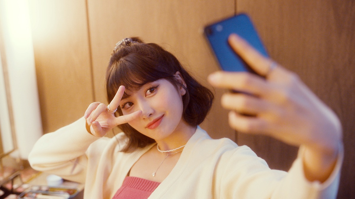 「Superhero (Special Version) [with MOMO]」より。