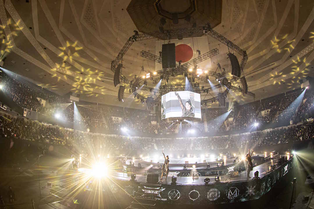 BABYMETAL「10 BABYMETAL BUDOKAN」1月19日公演より。（Photo by Taku Fujii）