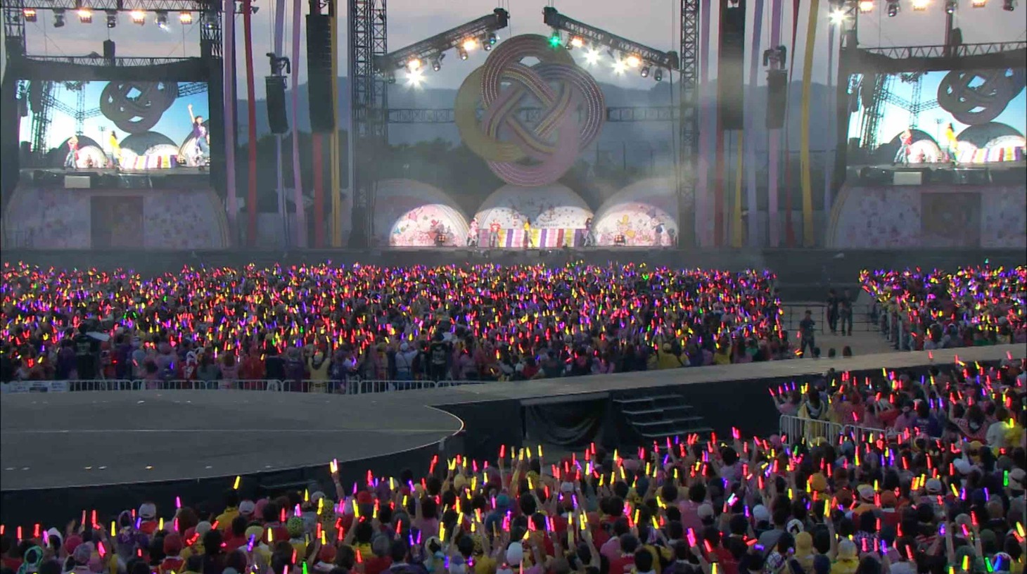 ももいろクローバーZ「勝手に君に」ライブ映像より。