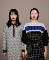 「装苑」3月号より門脇麦、山内マリコ。（撮影：田中雅也［TRON］）