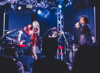 12月23日に行われた「LIVE AVANTDEMIC」の様子。(c)domudomu
