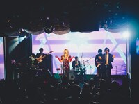 12月23日に行われた「LIVE AVANTDEMIC」の様子。(c)domudomu