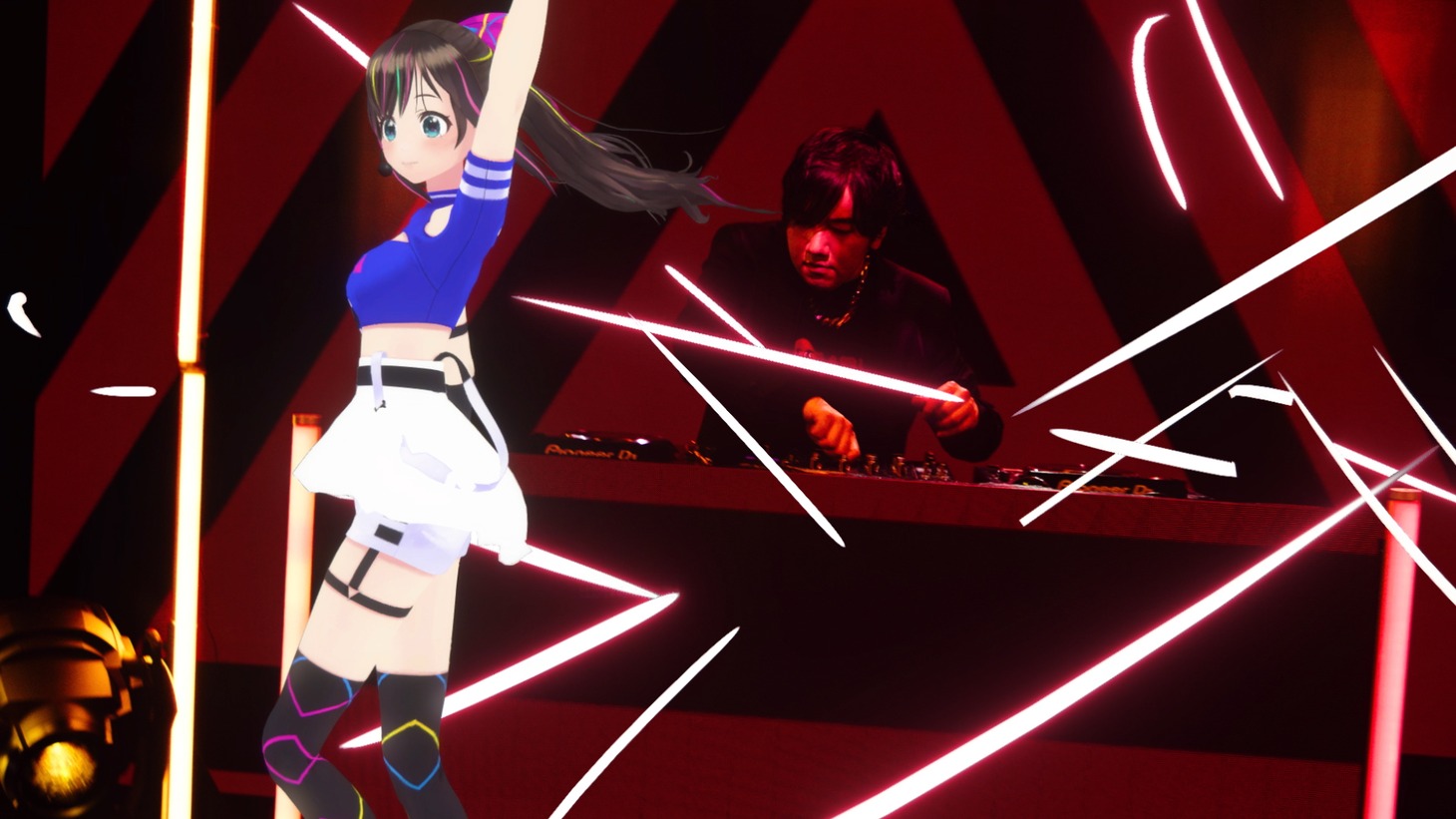 Kizuna AI（手前）とTeddyLoid（奥）。