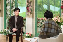 左から岩田剛典、黒柳徹子。 (c)テレビ朝日