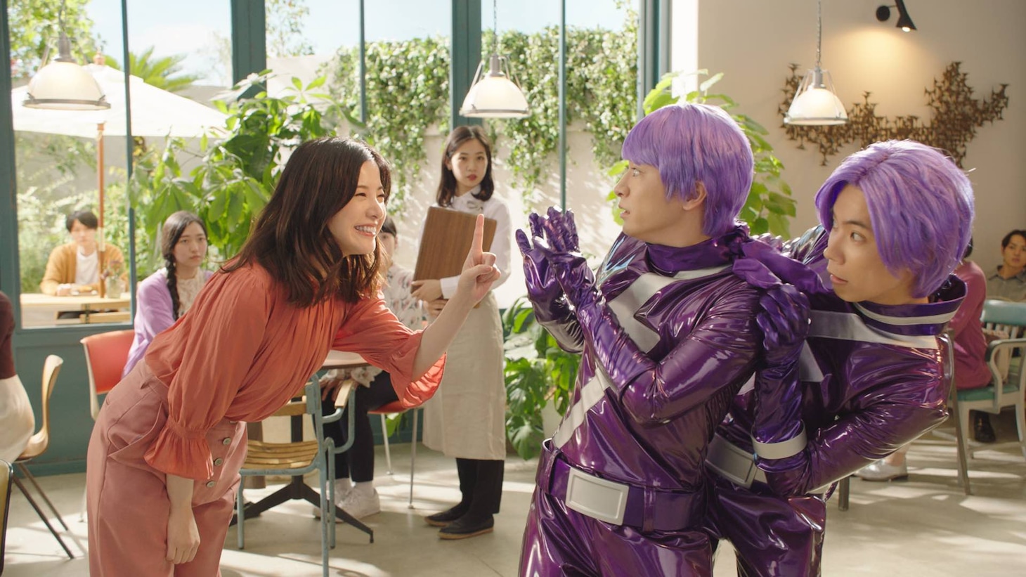 久光製薬「アレグラFX」のテレビCM「アレグラ人との出会い」編より。