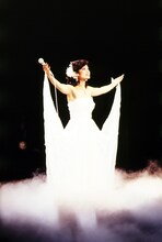 「伝説のコンサート“山口百恵 1980.10.5 日本武道館”」より。（写真提供：NHK）