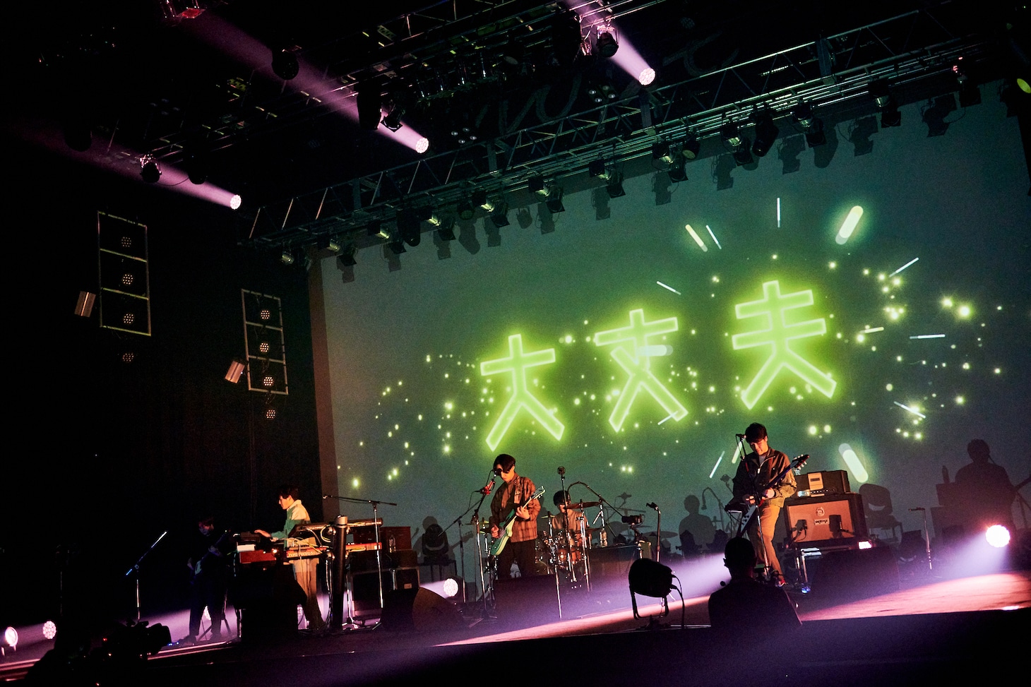 「マカロック振替配信ワンマン ～Zepp横浜から希望を込めて～」の様子。（撮影：酒井ダイスケ）