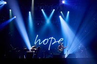 「マカロック振替配信ワンマン ～Zepp横浜から希望を込めて～」の様子。（撮影：酒井ダイスケ）