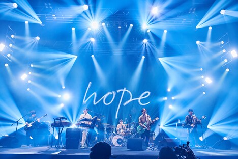 「マカロック振替配信ワンマン ～Zepp横浜から希望を込めて～」の様子。（撮影：酒井ダイスケ）