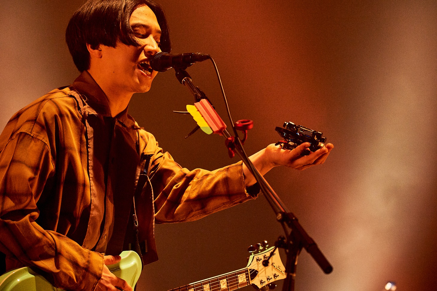 はっとり（Vo, G）（撮影：酒井ダイスケ）