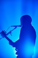 はっとり（Vo, G）（撮影：酒井ダイスケ）