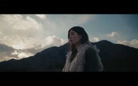 Co shu Nie「give it back」ミュージックビデオのワンシーン。