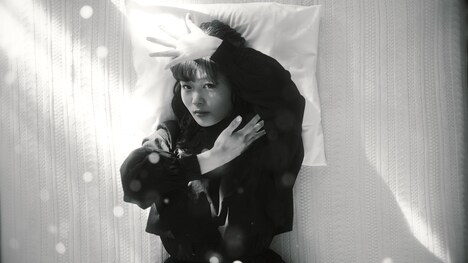 NELN「snow light」ミュージックビデオより。