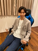 TAKA（CUBERS）のCMオフショット。