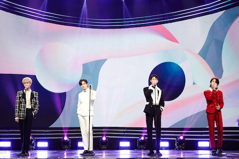 「Marry You」のパフォーマンスの様子。