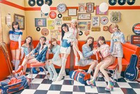 人気画像9位は「NiziU初の両A面シングル4月にリリース」より、NiziU。