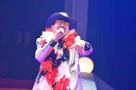 ジェームス小野田（Vo）（撮影：荒川潤）