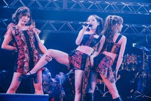 フィロソフィーのダンス「Dive/Connect」の様子。（撮影：西槇太一）