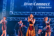 フィロソフィーのダンス「Dive/Connect」の様子。（撮影：西槇太一）