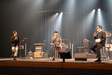 左からKENN、杉田智和、伊藤賢治。