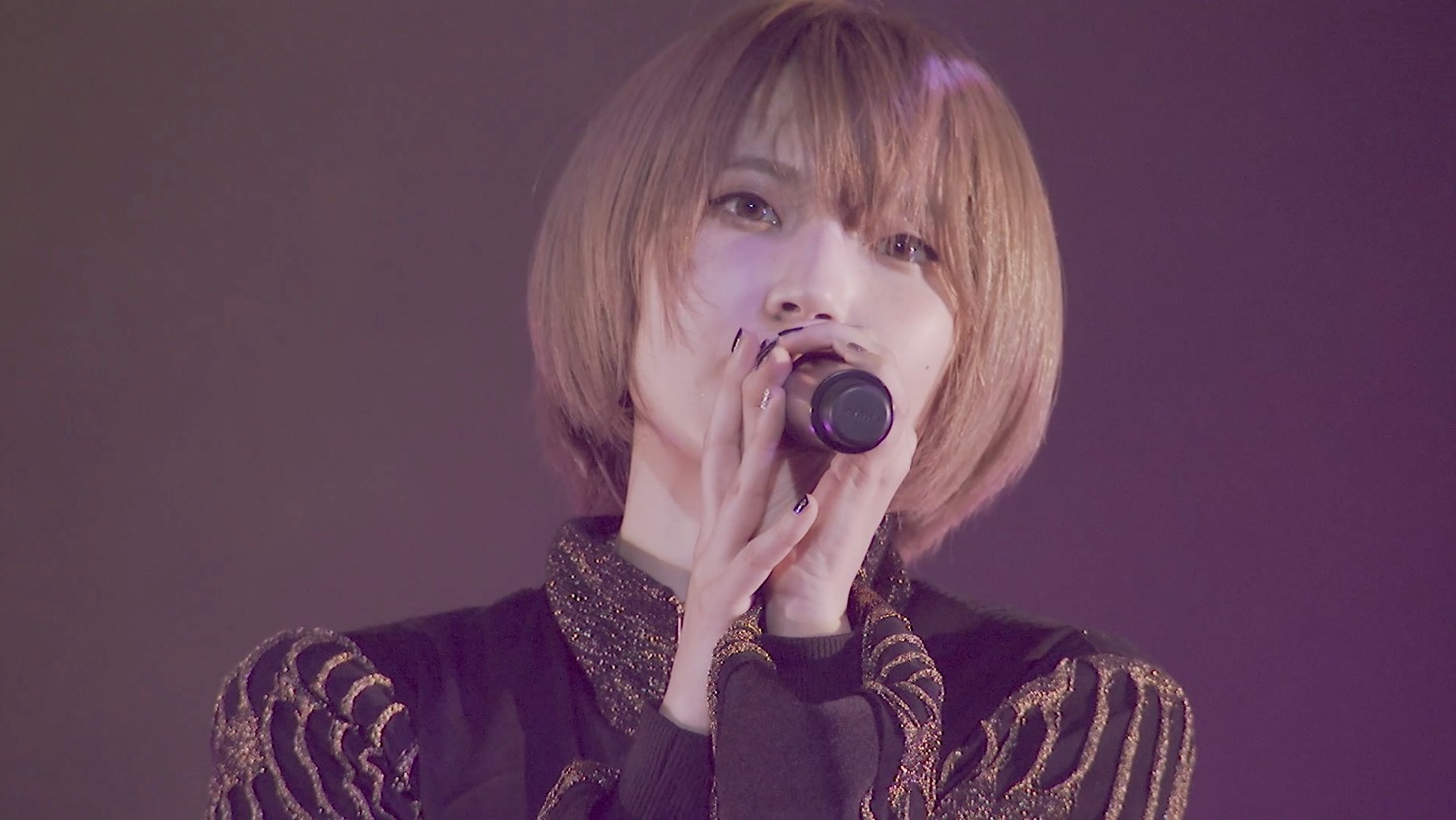 EMPiRE「EMPiRE BREAKS THROUGH the LiMiT LiVE」より。
