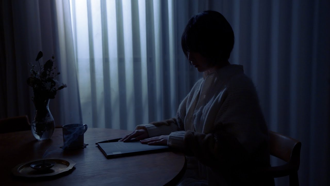 家入レオ「Moon」リリックビデオより。