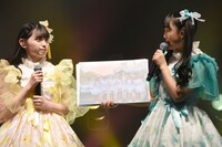 左から菅田愛貴、吉川ひより。