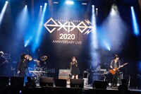 左から福山芳樹、栗林みな実、飯塚昌明。（撮影：キセキミチコ）