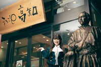 東京・銀座にある高知県のアンテナショップ「まるごと高知」を訪れた川村文乃。