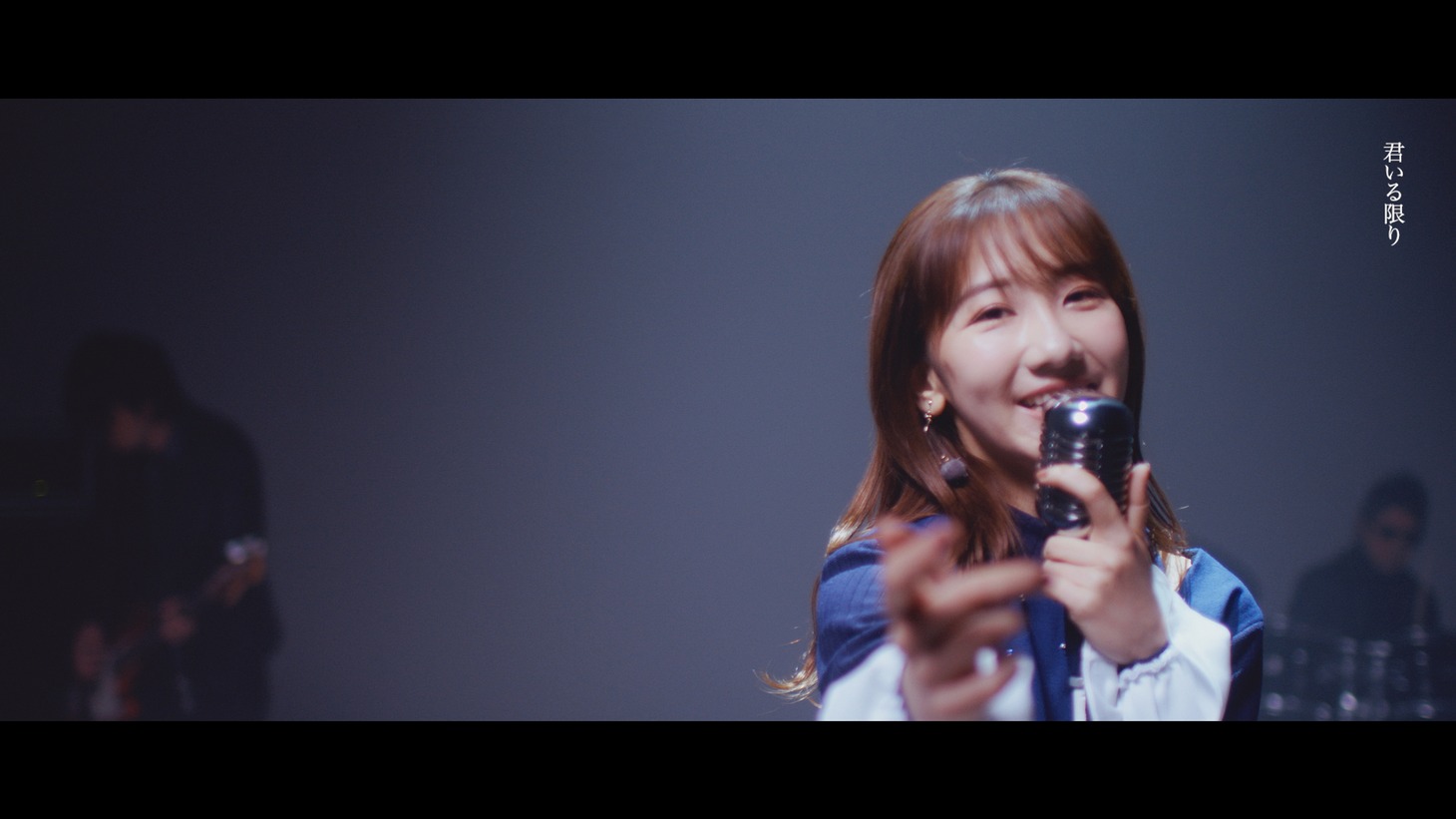 柏木由紀「CAN YOU WALK WITH ME??」ミュージックビデオより。