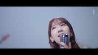 柏木由紀「CAN YOU WALK WITH ME??」ミュージックビデオより。