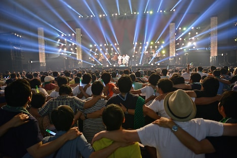 2018年7月の結成15周年記念ライブ「love my 15years at 朱鷺メッセ」の様子。