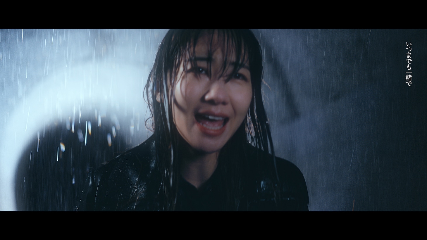 柏木由紀「CAN YOU WALK WITH ME??」ミュージックビデオより。